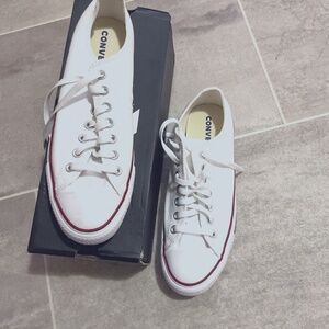 Size men’s 9 women’s 11 white converse